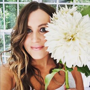 Meet your Posher, Dalia